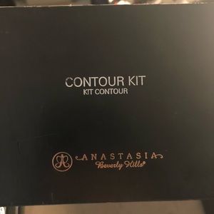 Anastasia beverly hills contour kit